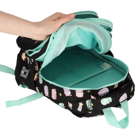 Plecak szkolny młodzieżowy czterokomorowy Pusheen 22L czarny Plecak szkolny młodzieżowy czterokomorowy Pusheen 22L czarny