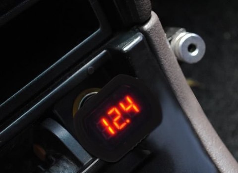 Woltomierz 12V Woltomierz 12V