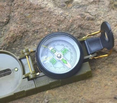 Kompas militarny KM5717 Kompas militarny KM5717