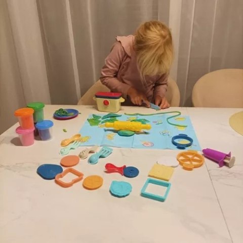 Masa plastyczna- zestaw Kruzzel 22561 Masa plastyczna- zestaw Kruzzel 22561