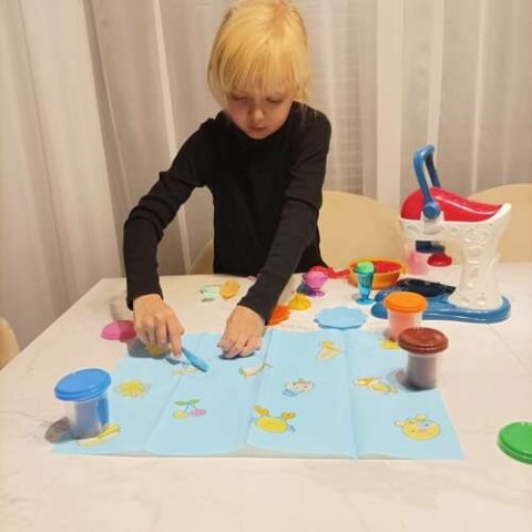 Masa plastyczna- zestaw Kruzzel 22563 Masa plastyczna- zestaw Kruzzel 22563