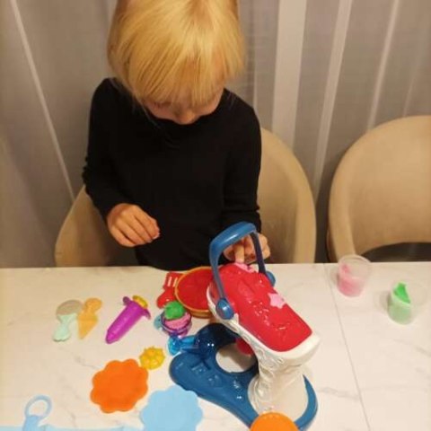 Masa plastyczna- zestaw Kruzzel 22563 Masa plastyczna- zestaw Kruzzel 22563